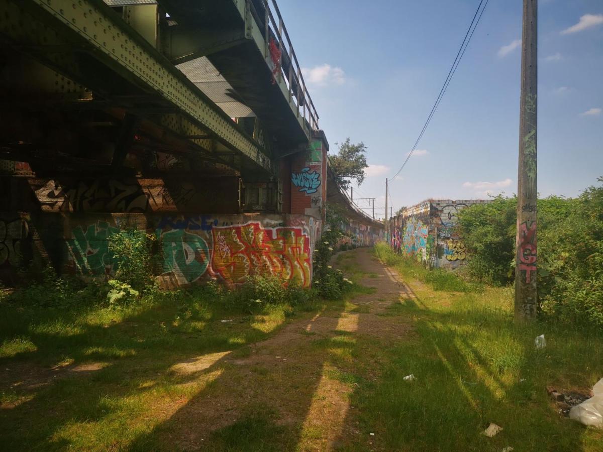 Ghostel 1St - Aventure Alternative - Guest House - Arts-Factory-Experience - For Artists, Makers And Open Minds - Attention, We Are Not A Hotel And Are Not Adapted For Everybody - Read Host Warnings Before Reservation - Www,Providence,Be Asbl Charleroi Dış mekan fotoğraf