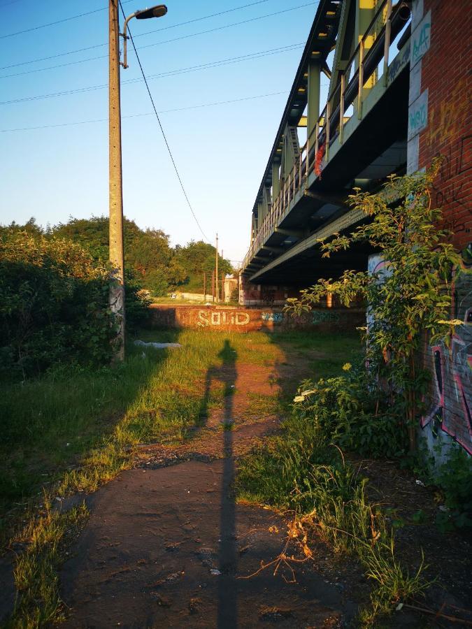 Ghostel 1St - Aventure Alternative - Guest House - Arts-Factory-Experience - For Artists, Makers And Open Minds - Attention, We Are Not A Hotel And Are Not Adapted For Everybody - Read Host Warnings Before Reservation - Www,Providence,Be Asbl Charleroi Dış mekan fotoğraf